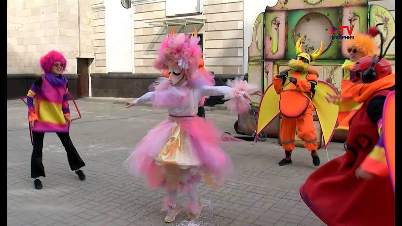 Воронежский театр кукол представил премьеру уличного спектакля «Дюймовочка»