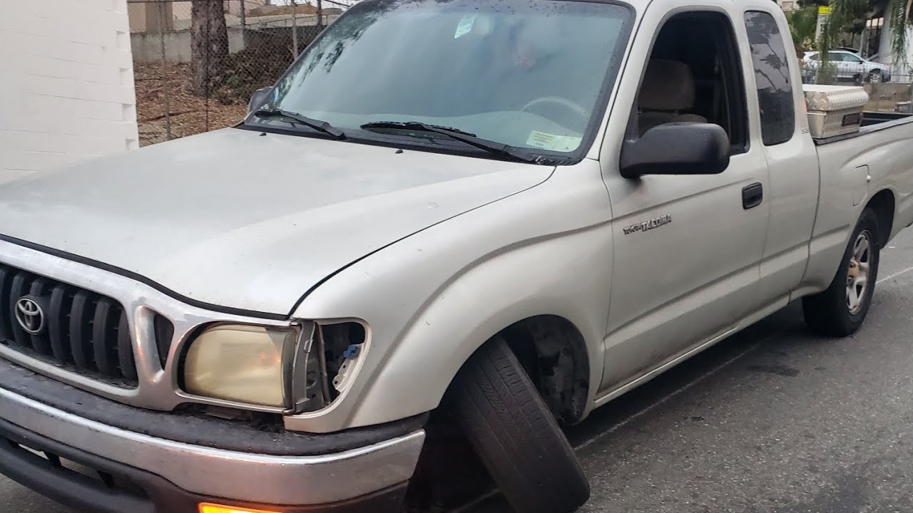 towing toyota pick up with broken ball joint part 1#towlife
