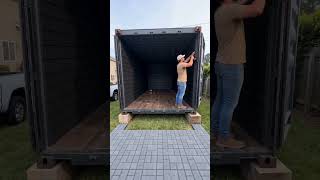 He turned a shipping container into the perfect backyard bar 🍻