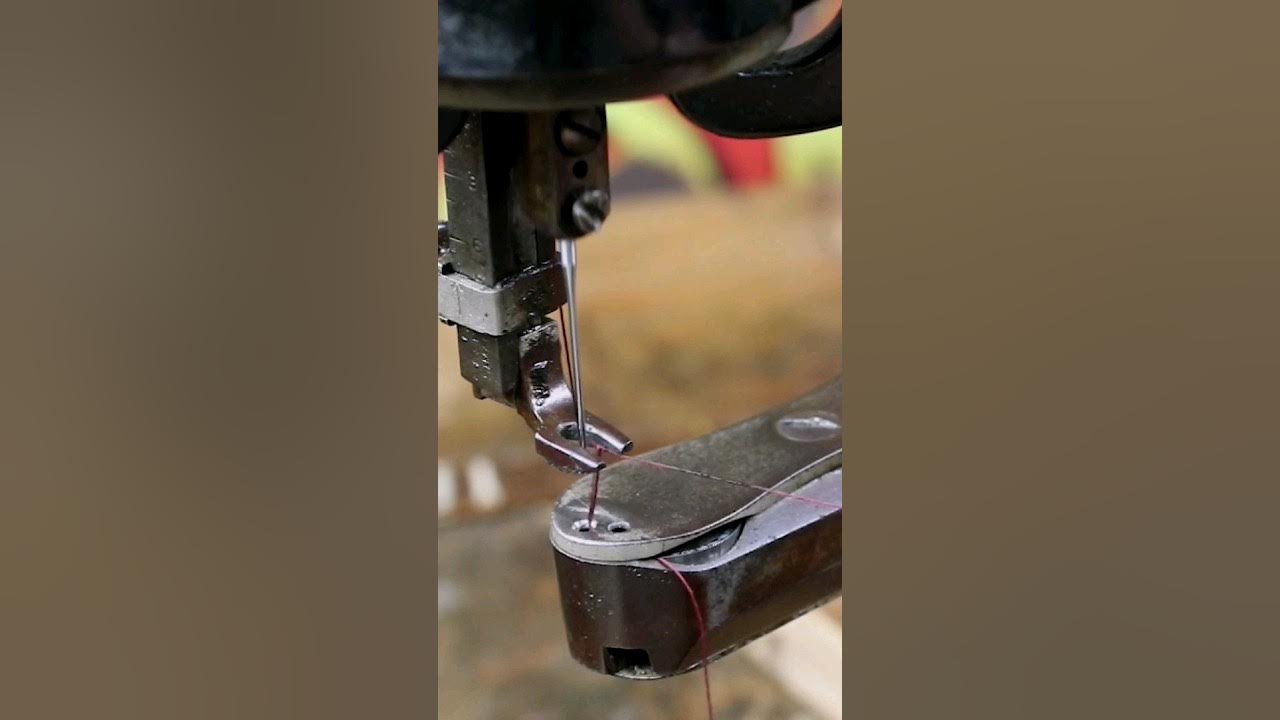 Fitting the Bobbin Case on a Singer Cobbler 29k Sewing Machine YouTube