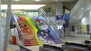 JR四国　高知駅　アンパンマンの階段と到着メロディー