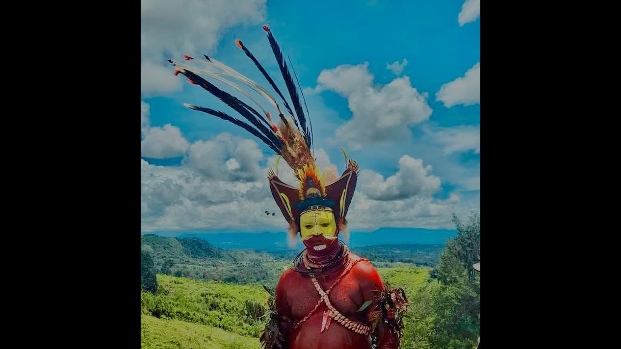 HELA WIGMAN DANCER- PAPUA NEW GUINEA