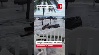 Fuerte oleaje azota la costa de Jalisco por efectos de Rachel; activan bandera roja