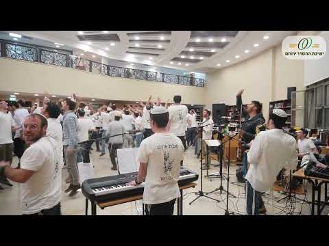 ריקודים מסיבת חנוכה תשפ ה עם ישיבת מצפה רמון 