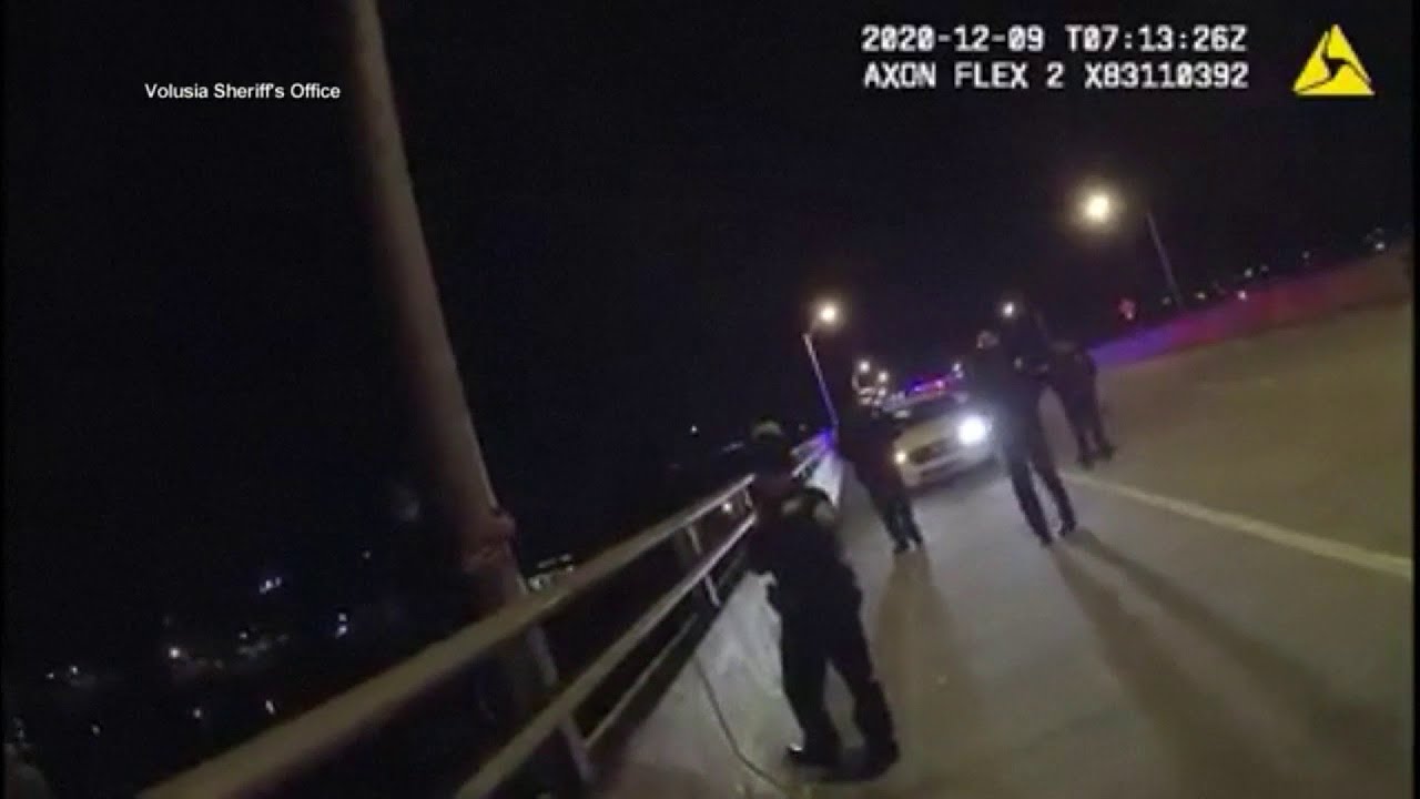 Video shows deputies save man from jumping off a bridge - YouTube