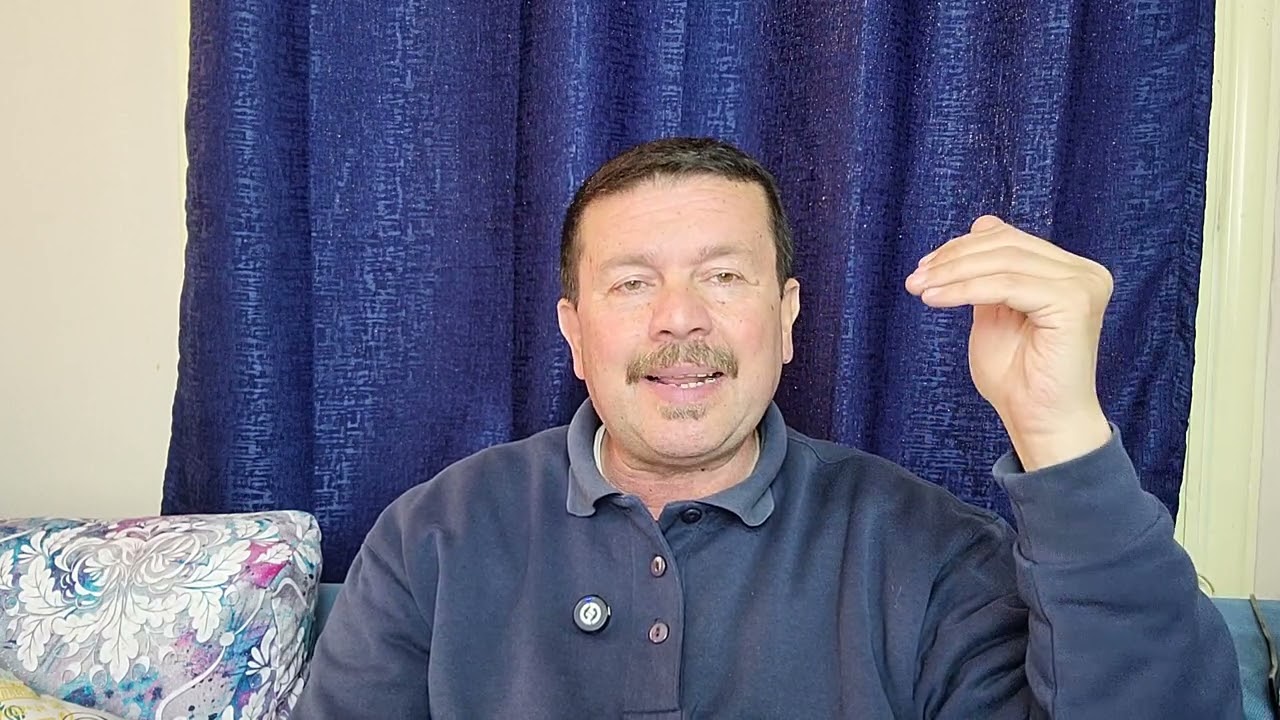 Экономисты критикуют поспешное повышение цен на бензин: Гуда Абдель-Халек, Юмни Аль-Хамаки и Алия...