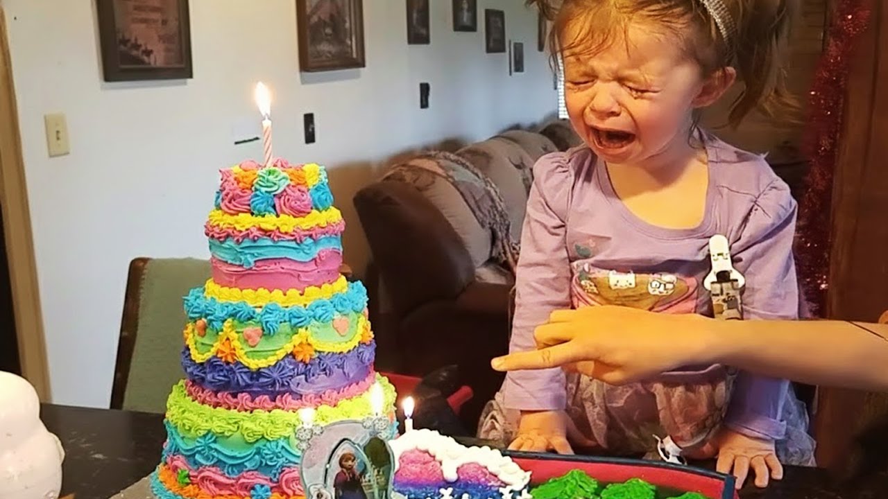 О! Самые смешные малыши пытаются задуть свечи на день рождения | Забавное видео с детьми | Смех б...