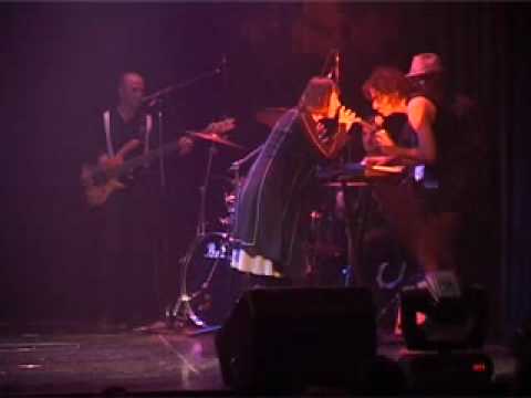 Martin Bossi como Charly Cantando Con HILDA LIZARAZU
