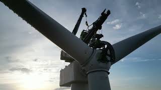 Game-Changing Crane-Less Rotor Lift with the Rotor Roller