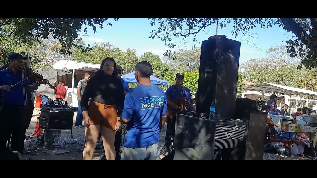 Aki en las fiesta patronales de cucurucho