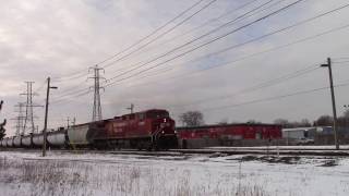 ETR and CP Trains in Windsor, ON. UP and ex SOO SD60M!