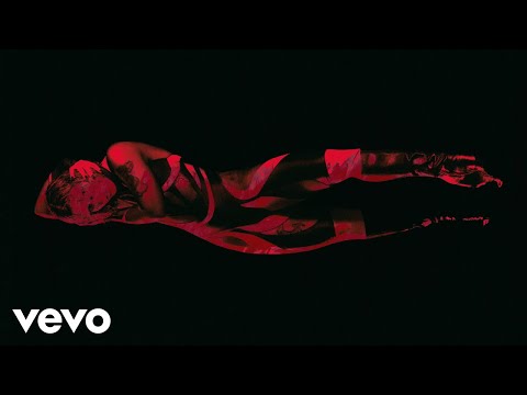 Putar LA REINA - PRISCILLA