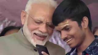 Meet the divyang Vivek who clicked selfie with PM Modi! screenshot 5