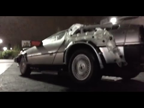 BACK TO THE FUTURE MALL, Delorean, & Pizza..!?