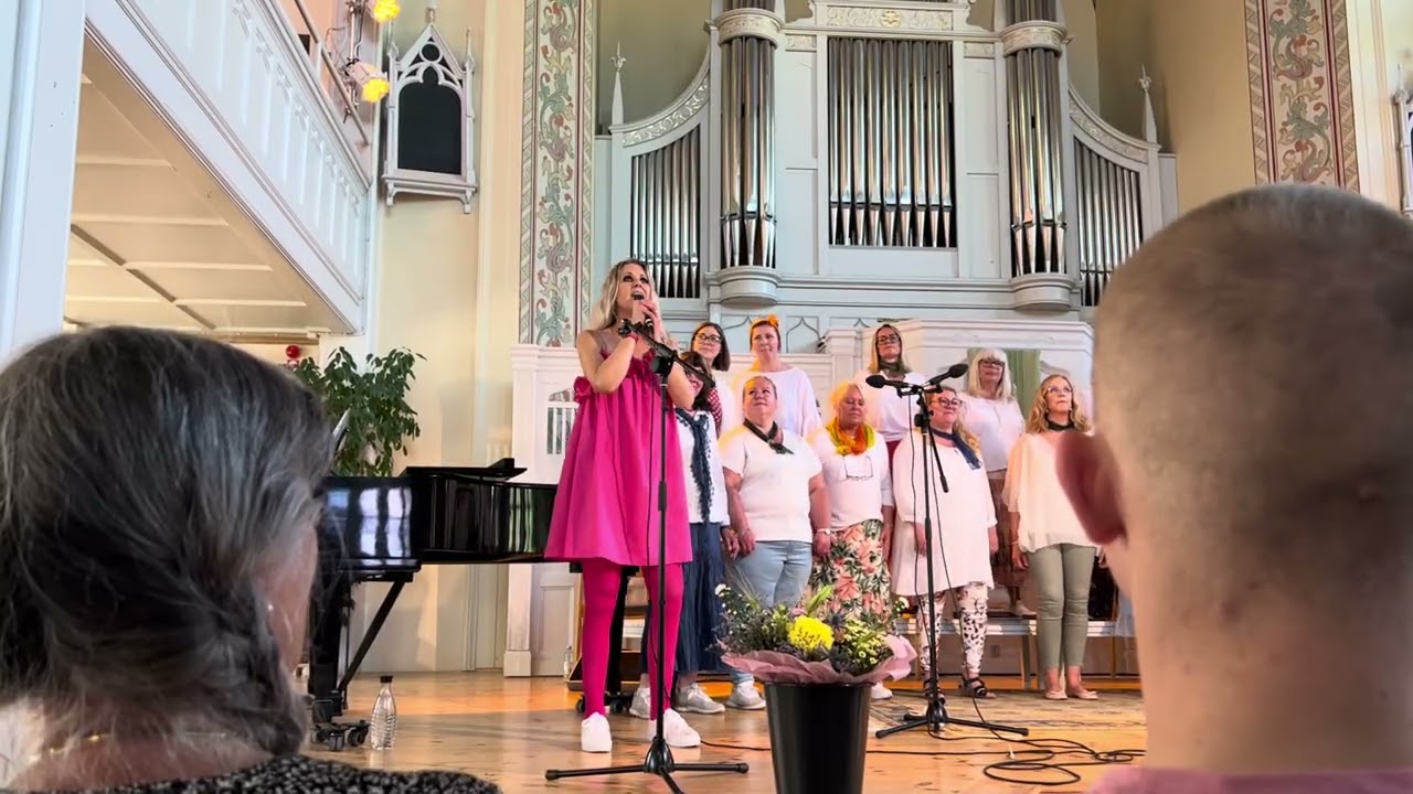 Någonstans Text och Musik: Susanne Lindholm Hallnäs, Eyvind Hallnäs