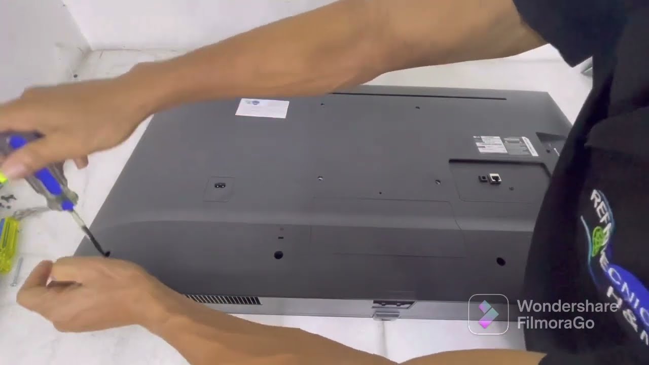 Cómo destapar un TELEVISOR muy fácil