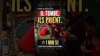 Il s’effondre en pleine prière. Personne ne l’aide avant 1min51. #prière #islam #religion