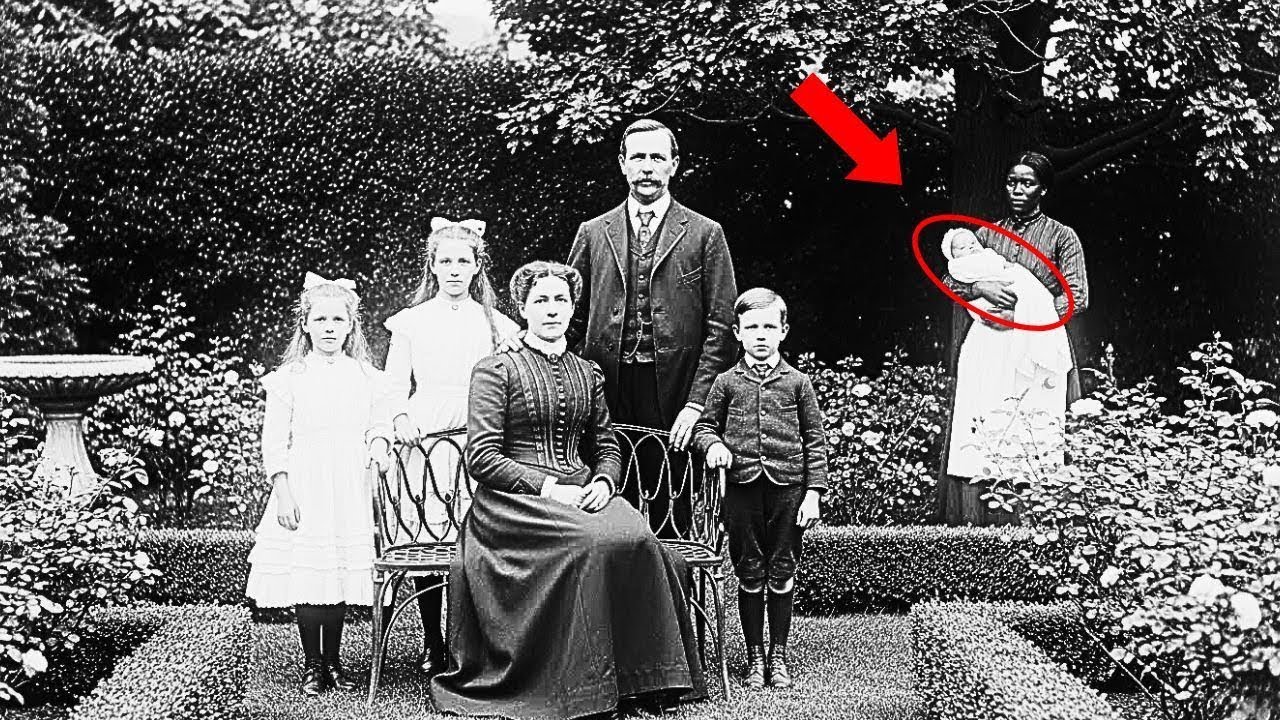 This mysterious 1901 photo holds a secret that experts have tried to explain for decades