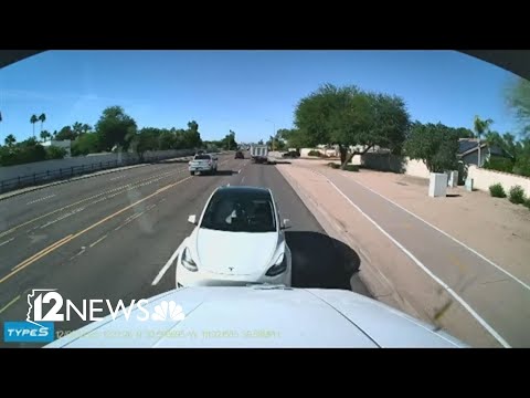 Video shows Tesla swerving head-on into dump truck before Scottsdale crash - Video from the dump truck shows a Tesla swerving into another lane of traffic before hitting the dump truck head-on.
