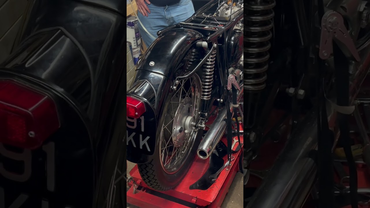 Norton 99 600 twin carb dominator first run after resto 