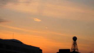20111207_奇妙な雲と飛行機雲