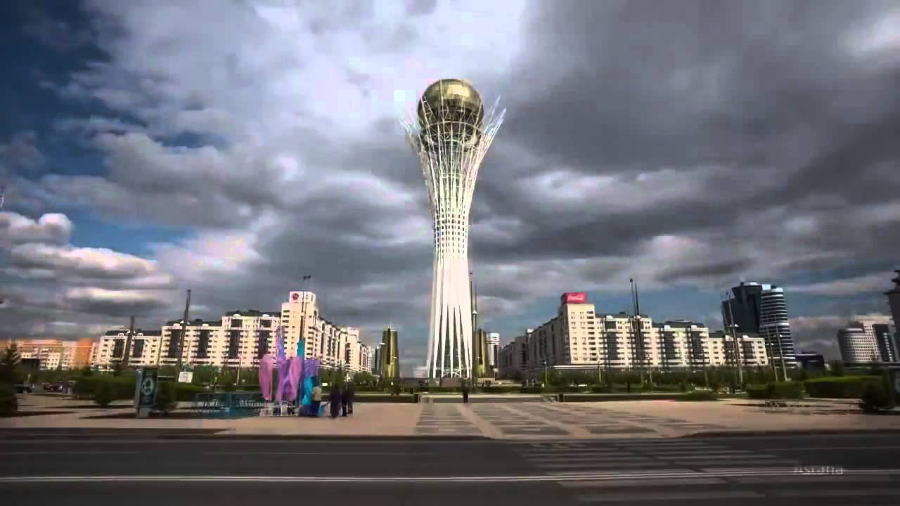 Казахстан время сейчас часов. Астана столица Казахстана. Фото девушка на фоне Байтерек. Астана время. Время в Казахстане сейчас.