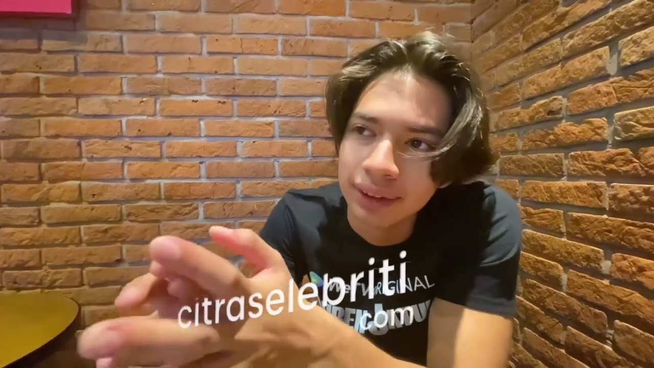 Arya Mohan Ungkap Tantangan & Pelajaran Berharga di Set ‘Duren Jatuh’ Bersama Zoe Abbas Jackson