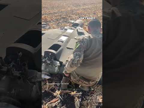 🇺🇦 soldiers disassemble a downed Russian-Iranian Shahed-136 drone #united24media #warinukraine