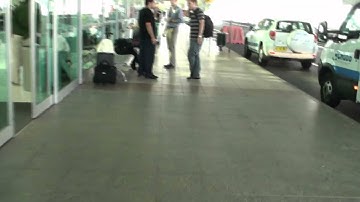 Arrival at Qantas Domestic Terminal 3 for check-in (QF433 Sydney to Melbourne)