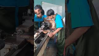 Praktik bubut anak anak smk teknik mesin
