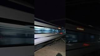 Mumbai Rajdhani Express Vs Vande Bharat Express 