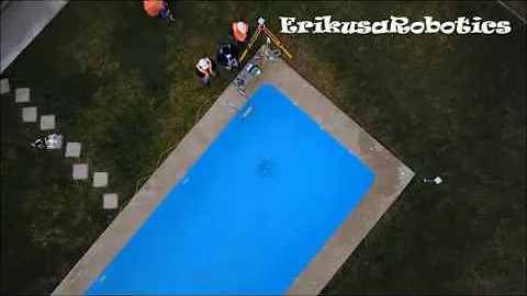 Mira como nuestro BlueRov2 se desplaza por el agua