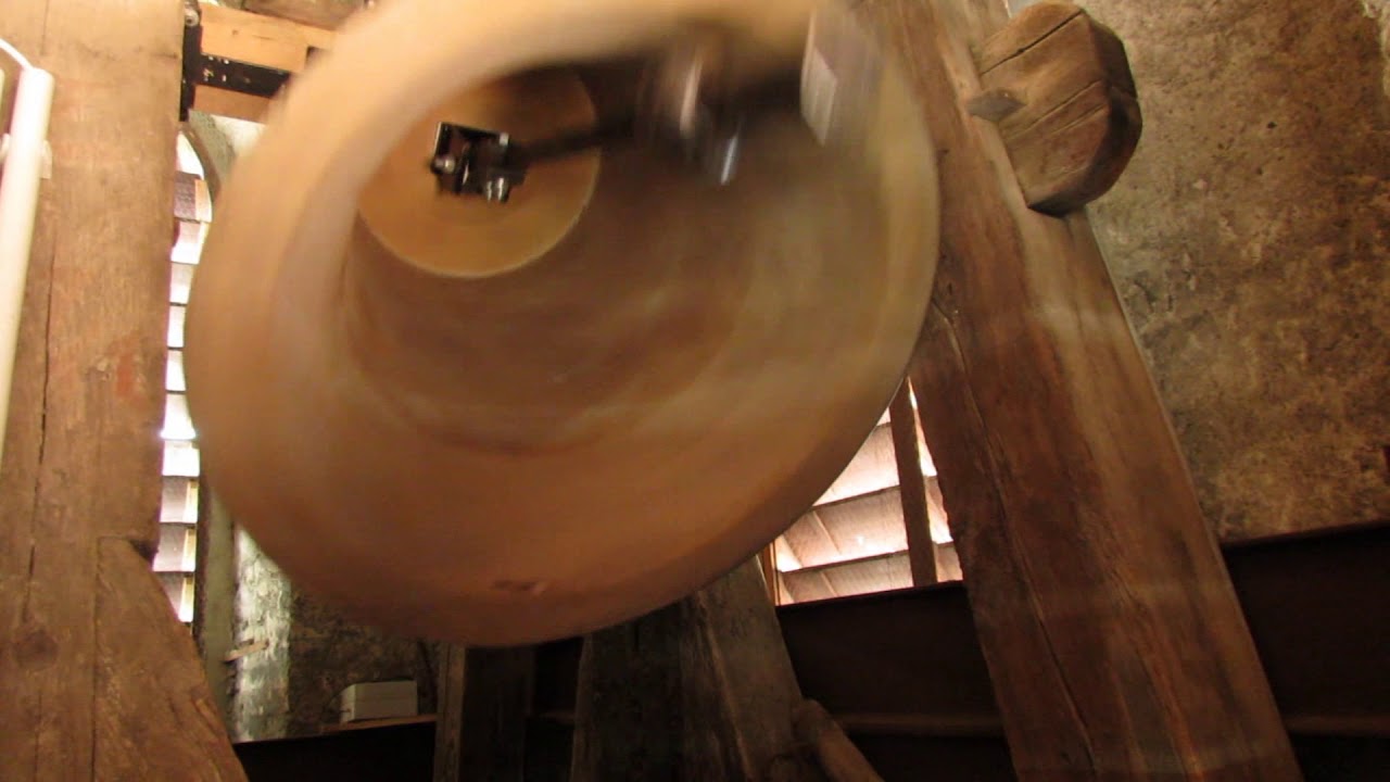 GYŐR (H) - Loyolai Szent Ignác Bencés templom: Szent Mihály harang (Glocke 3)