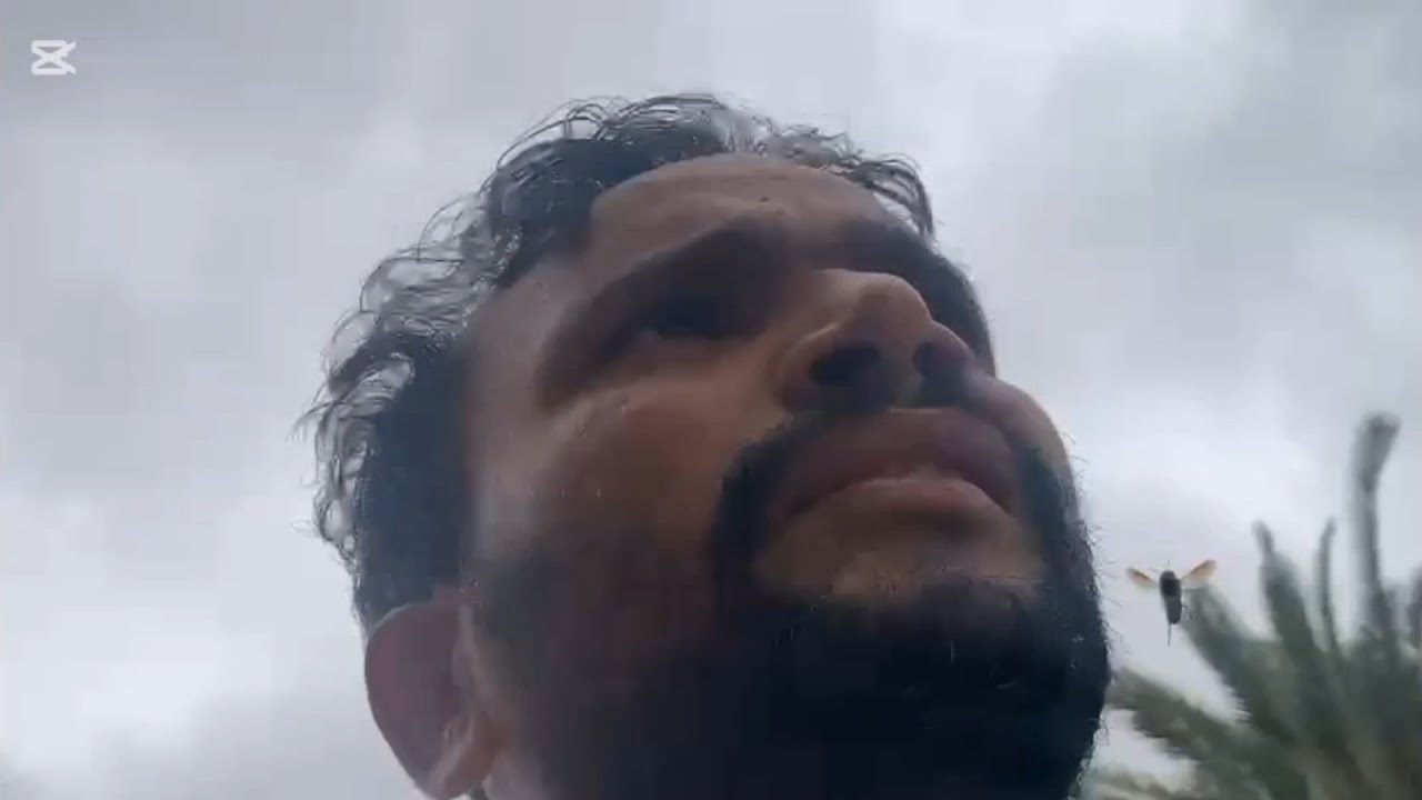 قاسم بھائی کے پیچھے لگ گئی مکھیا 