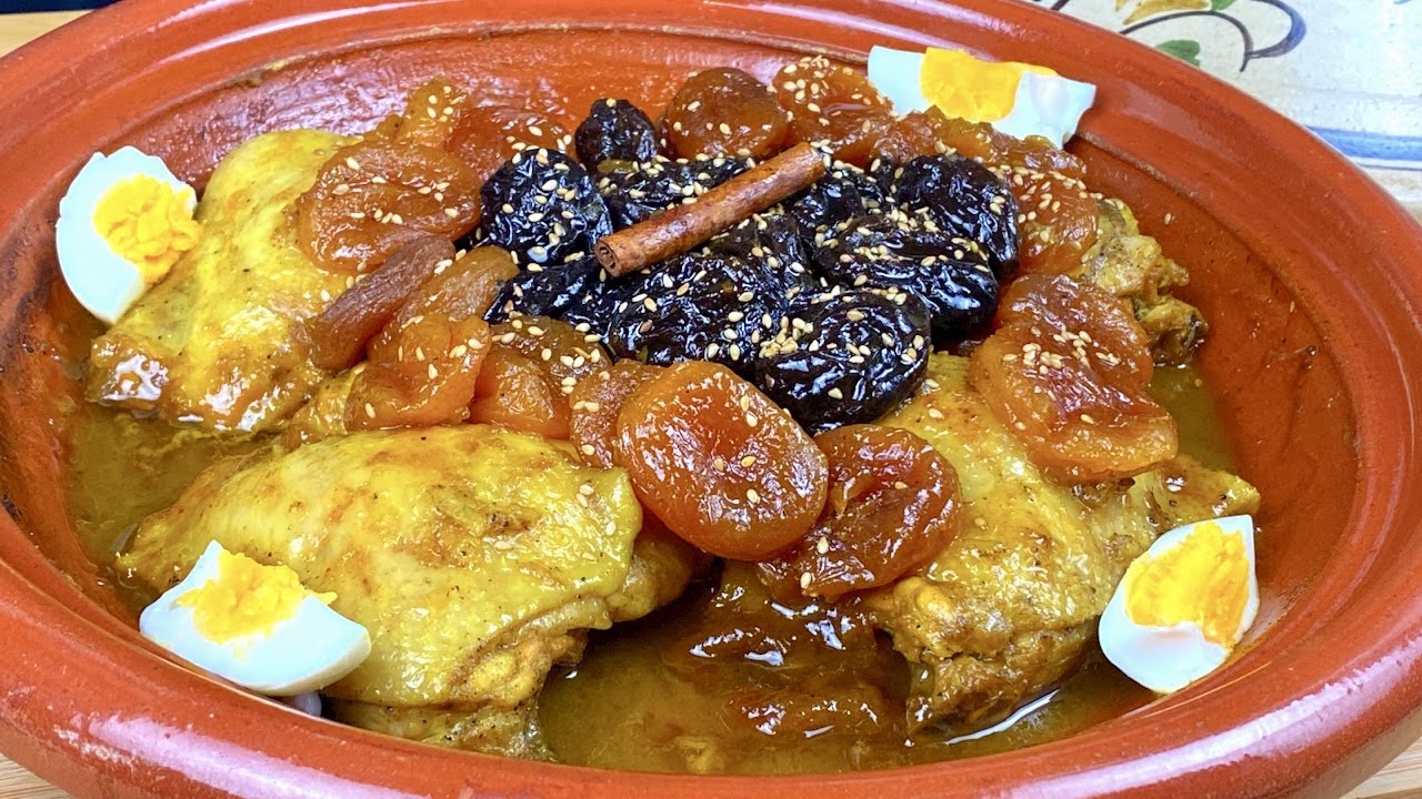 RECETTE D’UN DÉLICIEUX TAJINE MAROCAIN DE POULET AUX PRUNEAUX ABRICOTS SECS RAPIDE & FACILE À FAIRE