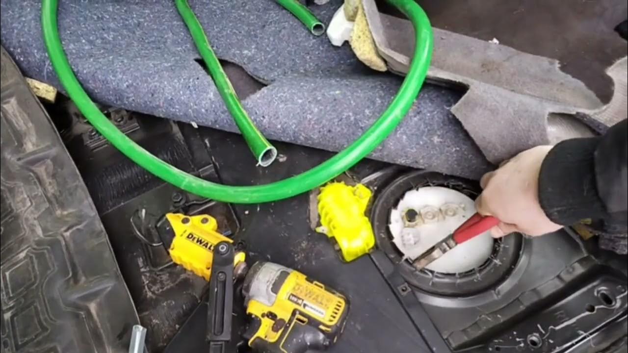 Лендкрузер-200: замена бензонасоса без снятия бензобака - YouTube