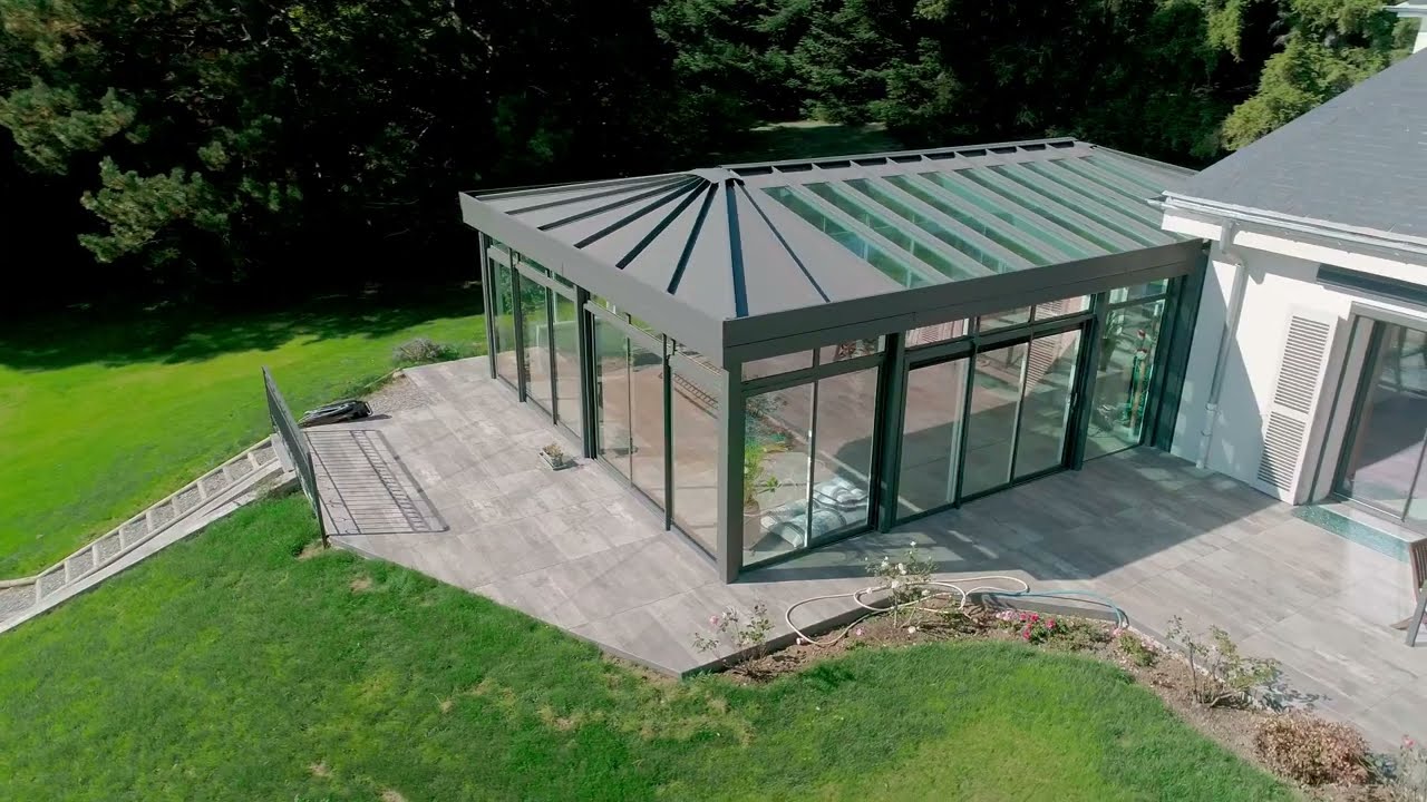 Installation d'une loggia dans une villa par Véranda des Alpes à Gap