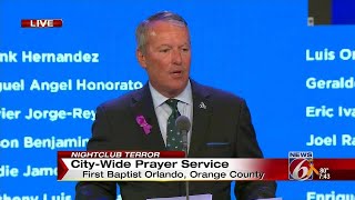 Mayor Buddy Dyer speaks at First Baptist Orlando vigil