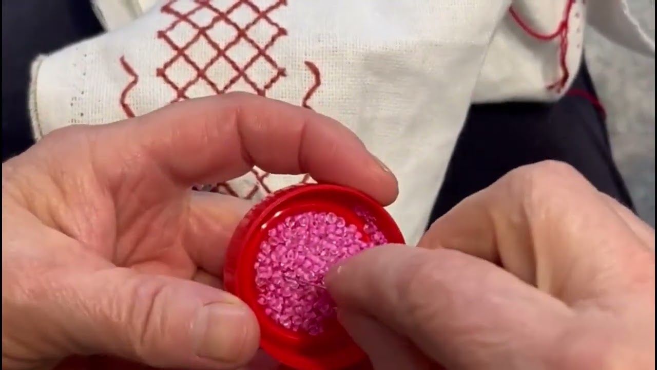 Manseta cusuta cu paiete si margele