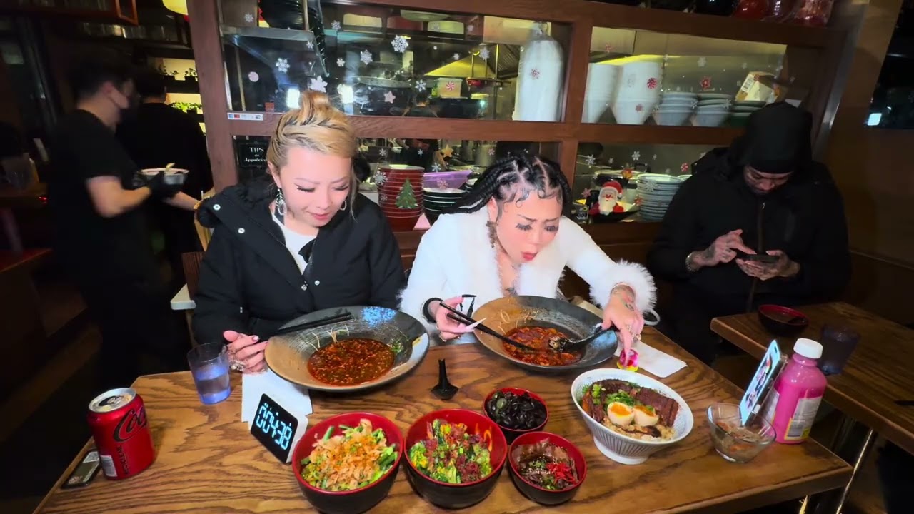 САМЫЙ ОСТРЫЙ РАМЕН В ЧИКАГО!!! Испытание «Адский демонический рамен» в Strings Ramen!! @LovelyMimi