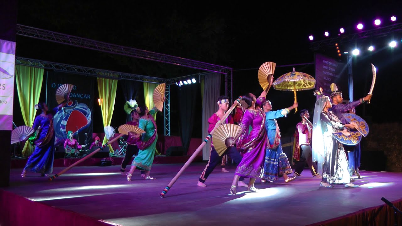 Filipino folk dances: Katzu, Mangalay & Singkil - YouTube