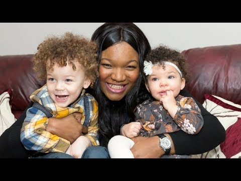 أول أم سوداء في العالم تلد طفلين أبيضين لن تصدق