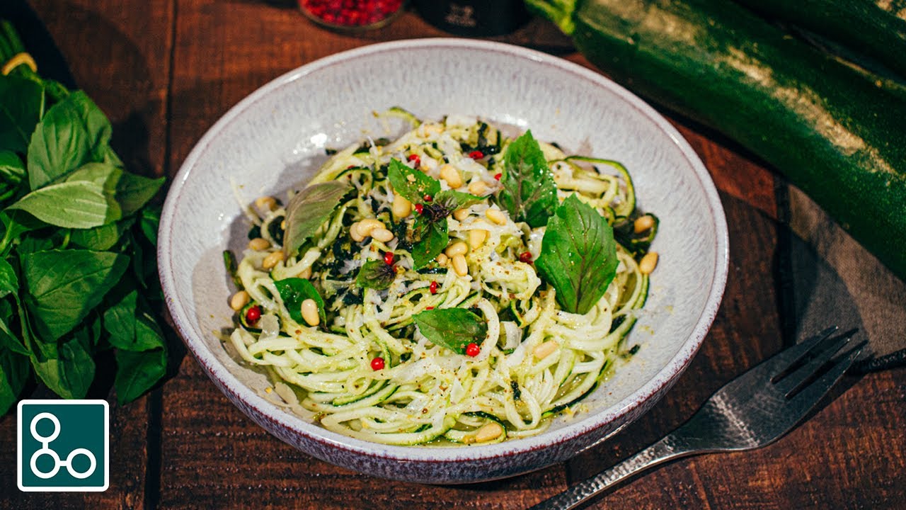 Spaghetti de courgettes au pesto maison 🌱 (on dirait vraiment des pâtes !) - YouCookCuisine