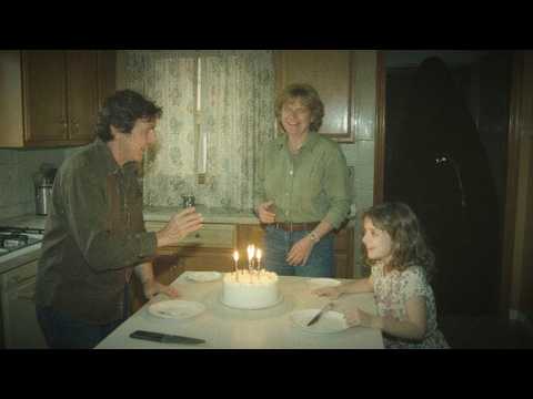 Nadie Notó Lo Que Apareció En El Cementerio