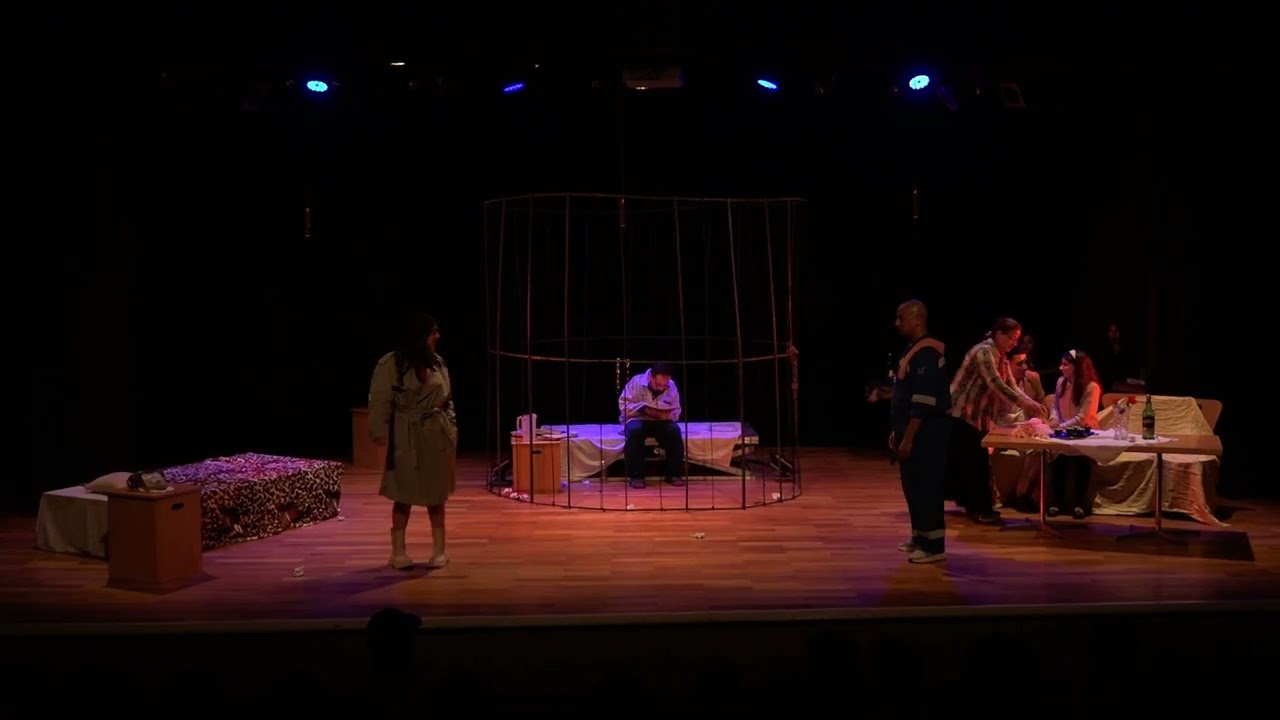 العرض المسرحي - القفص -  للمخرج جمال ياقوت