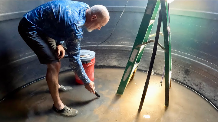 MAINTENANCE ON OUR RAIN WATER COLLECTION SYSTEM // CLEANING A 300O GALLON WATER HOLDING TANK
