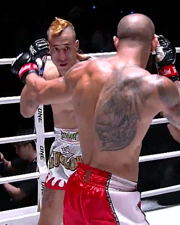 When Anton Petrov unleashed a SLASHING elbow on Luca Lombardo at ONE Friday Fights 10! ?