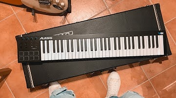 Alesis V61 KEYBOARD CONTROLLER UNBOXING and recording TEST