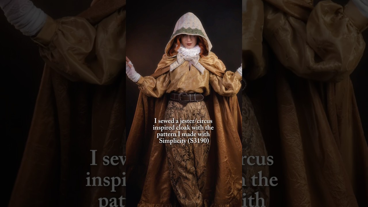 Jester/circus inspired cloak 🎭 Made for the sewing tutorial that’s now available on my channel!