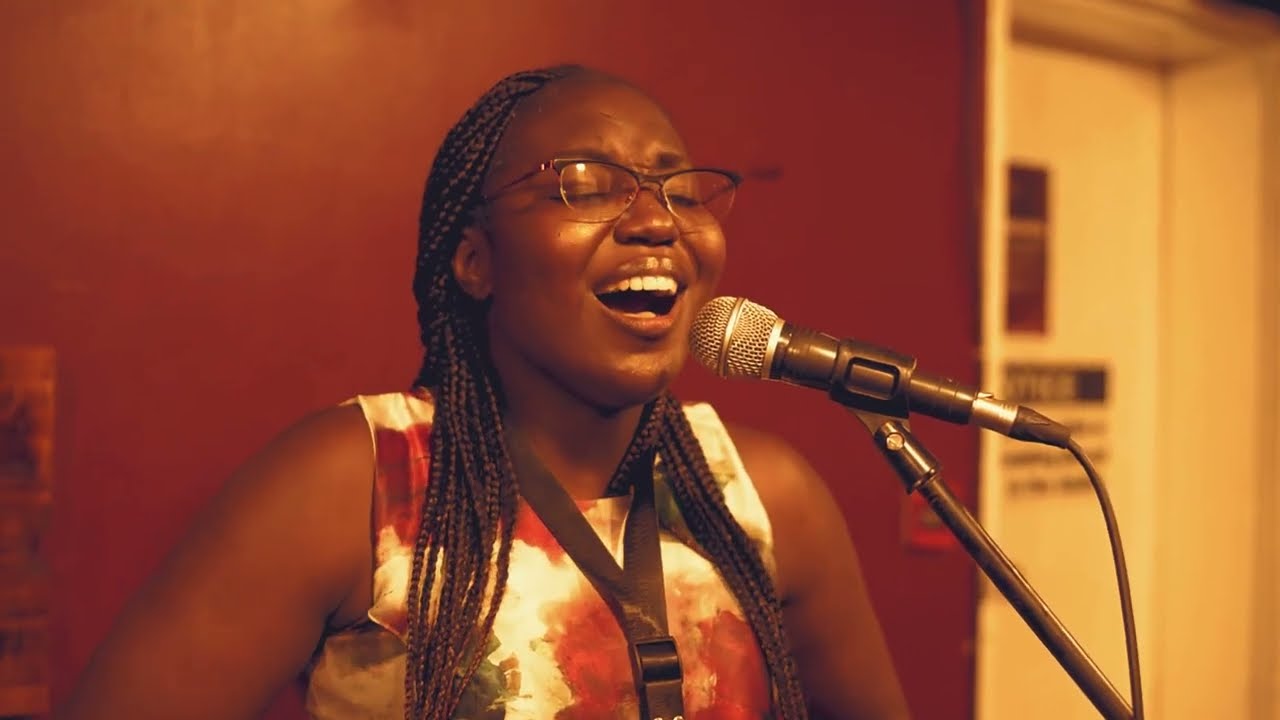 Ndinoshamiswa Kwazvo (live) - Worship Moments S4E2